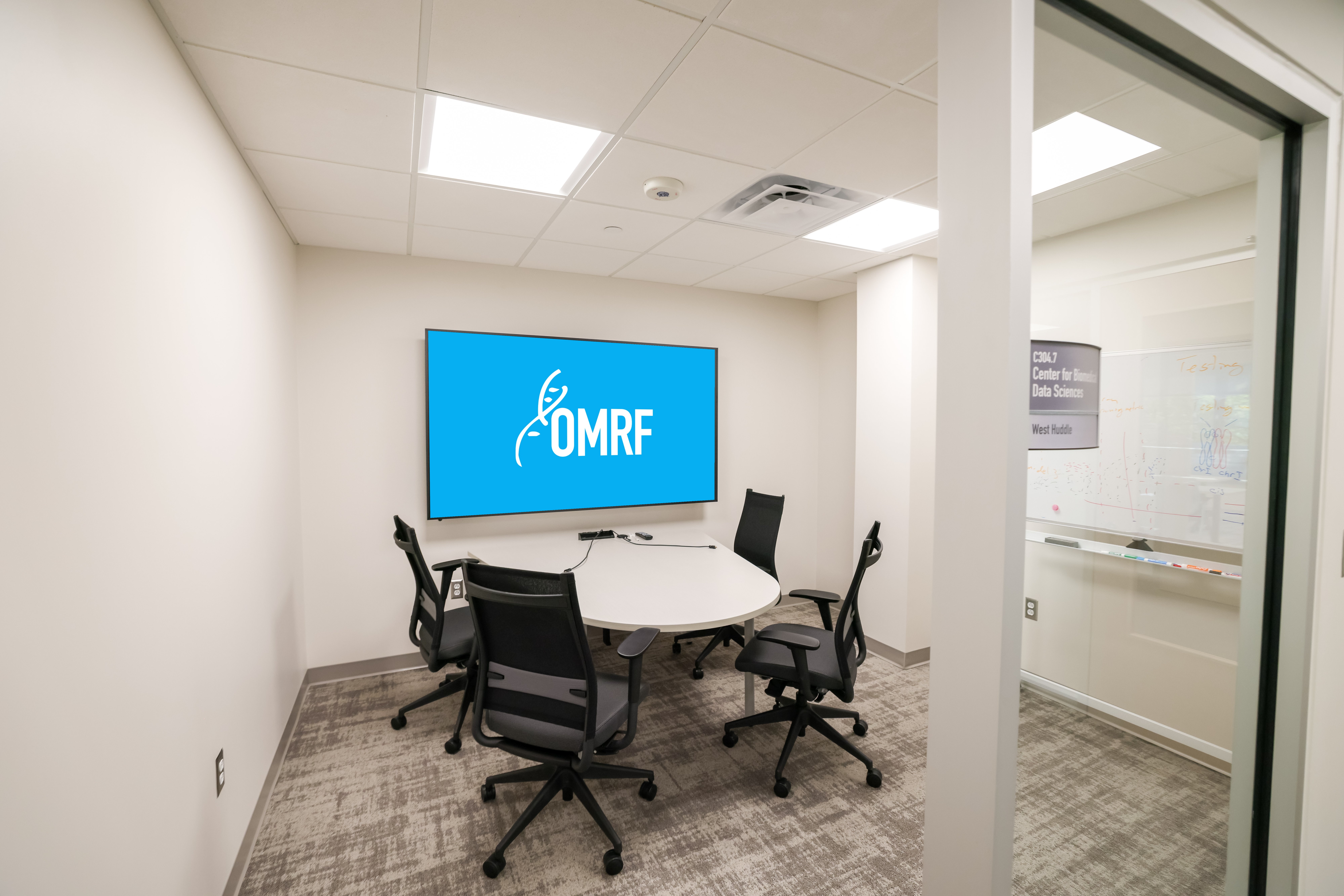 OMRF shared office and huddle space